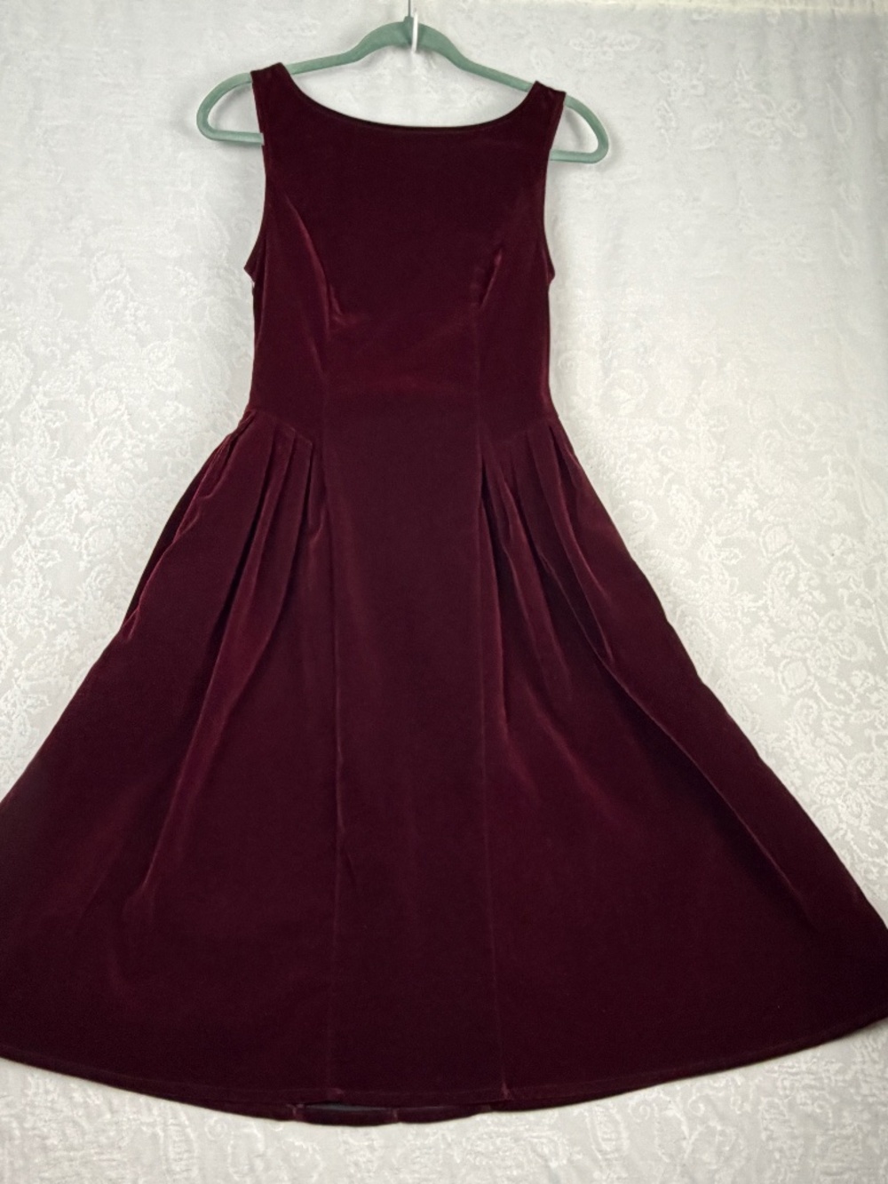 Women's Maroon Velvet Dress Sleeveless A-Line Fit & Flare Midi Romantic Holiday